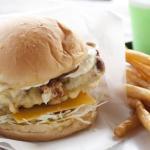 アメリカンな雰囲気でお魚料理！沖縄・北谷町漁協