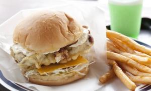 アメリカンな雰囲気でお魚料理!沖縄・北谷町漁協