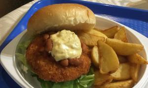 ワニ肉のハンバーガーが旨い!?