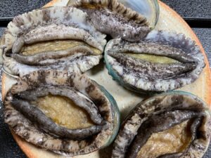 【2022年最新】アワビの値段相場はどれくらい？旬の時期・人気の調理方法もご紹介