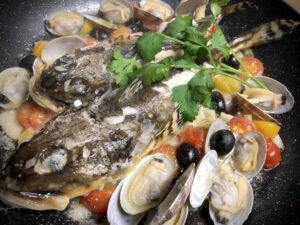 チャレンジフィッシュレシピ「ツマグロカジカのアクアパッツア」