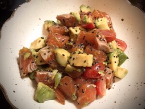 サカマレシピ【信州サーモンのピリ辛ポキ】